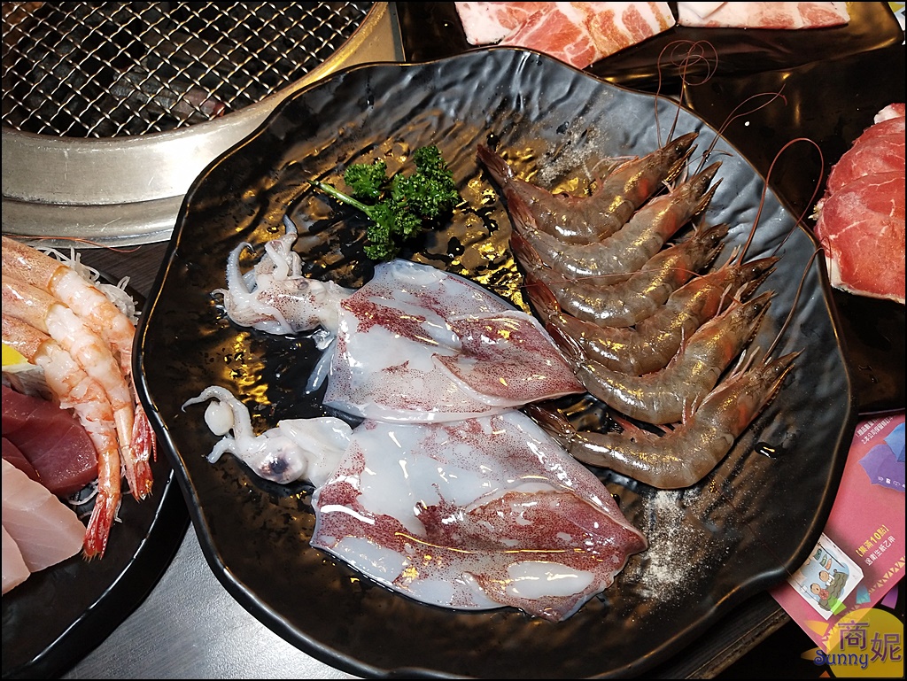 石頭日式炭火燒肉|台中高CP值火烤吃到飽。泰國流水活蝦吃到飽加價238元裝滿水缸太豪邁!
