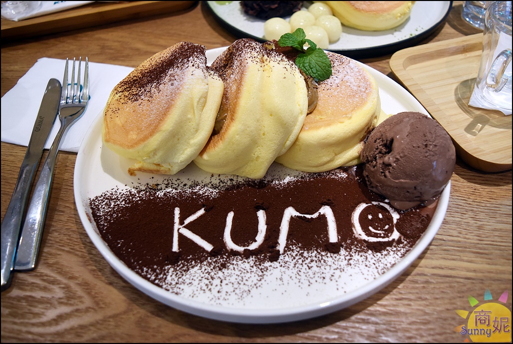 KUMO朵朵雲|台中超好吃日式厚鬆餅彷彿幸福鬆餅滋味!時尚裝潢與美味甜點一吃就愛上
