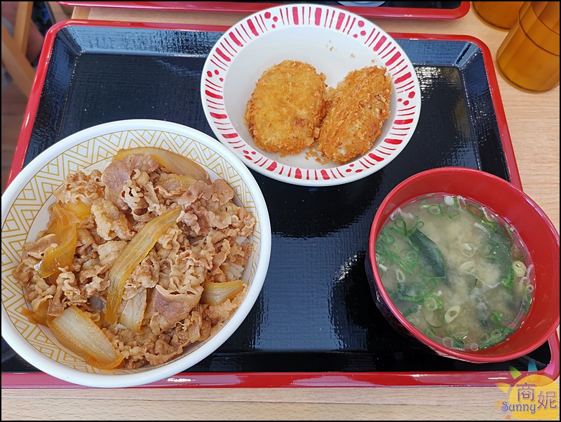 Sukiyaすき家(食其家 )| 台中西屯平價日式丼飯。日本連鎖經典牛丼只要銅板價,5點過後還有超值定食