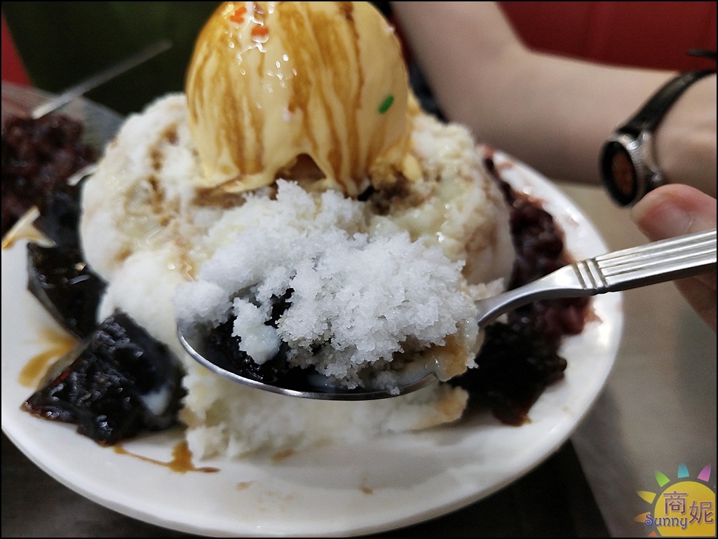 津香黑砂糖剉冰|台中好吃黑砂糖刨冰芒果冰Google評論4星以上手工熬煮古早味剉冰,用料實在好吃又有飽足感