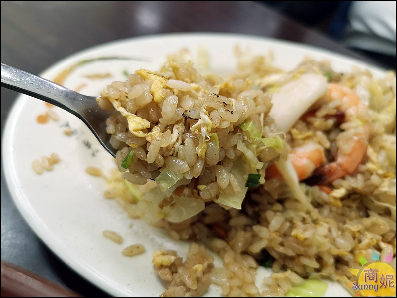佳華越南美食|台中西屯小吃高人氣越南美食 藏身巷弄便宜好吃用餐時段一位難求