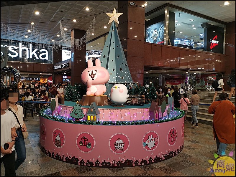 台中免費景點| 2020卡娜赫拉耶誕樹!萌噠噠粉紅兔兔與P助 IG最新耶誕打卡地標