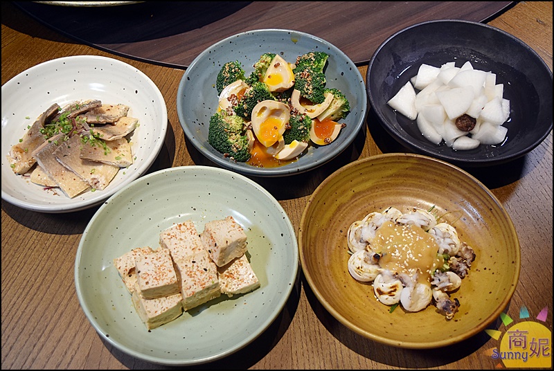 万作酒樂食彩| 台中時尚日本料理 氣派裝潢菜色多元有創意 單點套餐桌菜都有 人均千元很超值