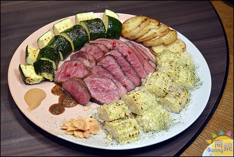 万作酒樂食彩| 台中時尚日本料理 氣派裝潢菜色多元有創意 單點套餐桌菜都有 人均千元很超值