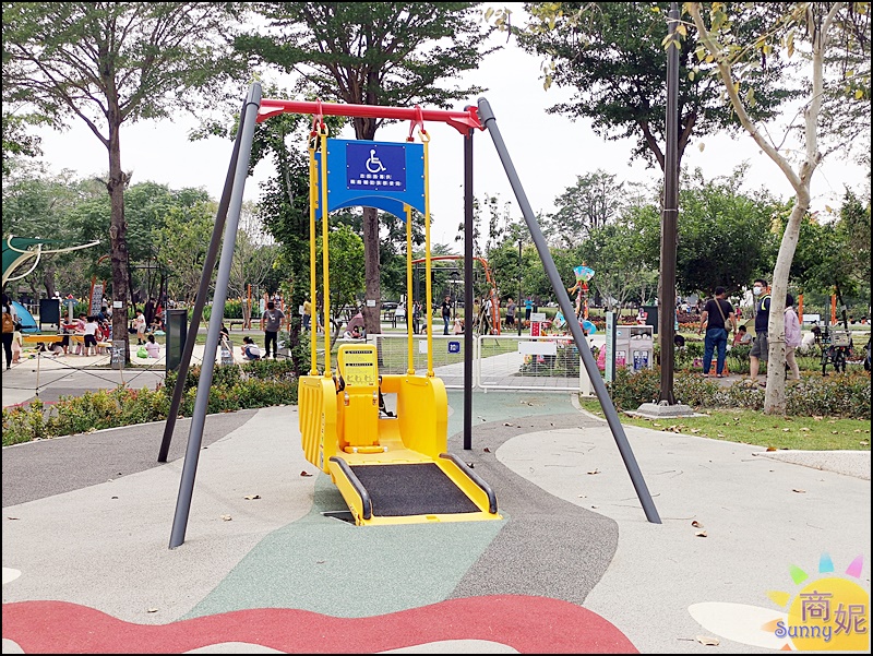 黎新公園|台中超強兒童公園!大西瓜攀爬架兒童沙坑互動競技區健身器材好好玩