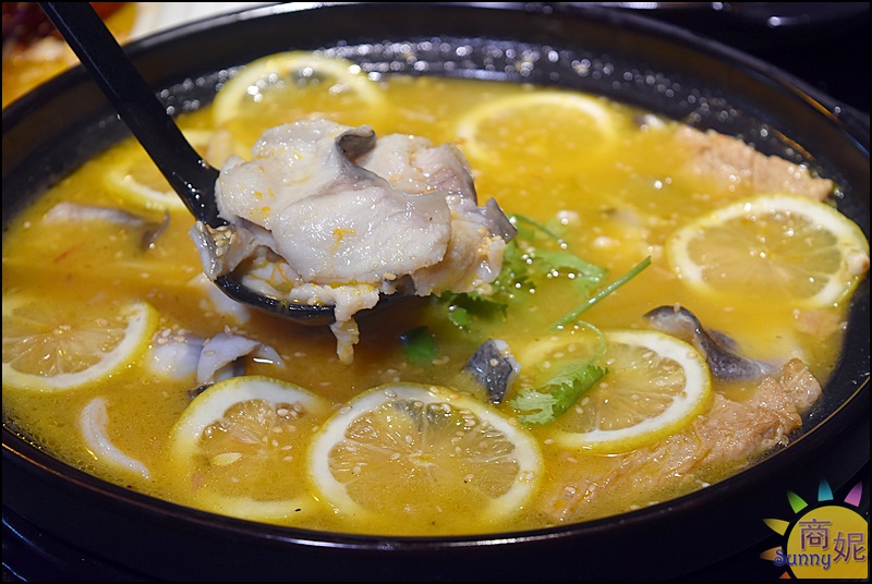 江小漁酸菜魚| 公益路巨無霸酸菜魚18種口味魚好吃湯更好喝 浮誇份量一鍋吃兩餐