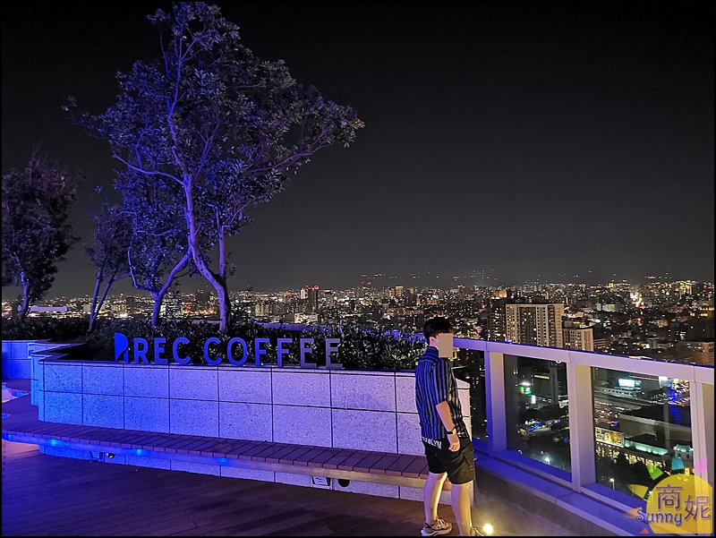 REC COFFEE|台中七期高空景觀咖啡不限時附插座26F俯瞰白天夜晚不同美景