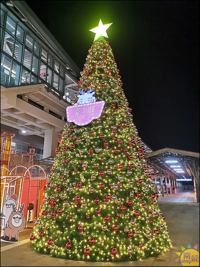 鐵鹿大街聖誕節|台中免費景點!超可愛粉紅鐵鹿大公仔與聖誕樹還有冬日祭活動好好拍