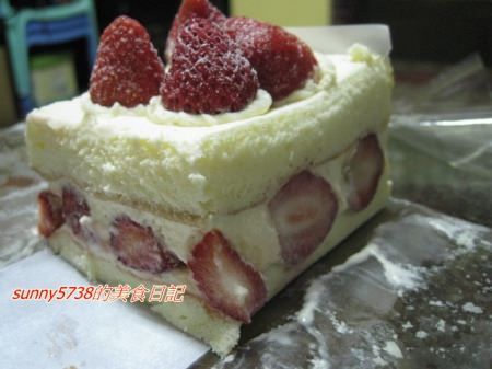 郃嘉烘焙坊：等一整年才能再吃到的郃嘉烘培坊北海道雙層草莓蛋糕