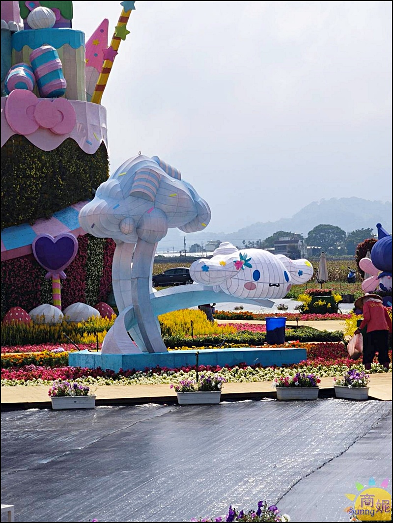 2026新社花海台中花毯節免費參觀！三麗鷗主題、必拍場景、交通管制停車與免費接駁車懶人包