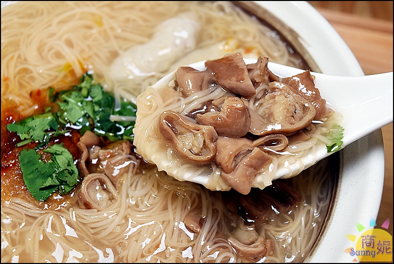 有糊同享|台中好吃麵線一吃成主顧!雞湯麵線糊料好實在大人小孩都愛，清新裝潢有質感