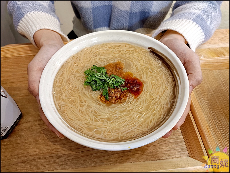 有糊同享|台中好吃麵線一吃成主顧!雞湯麵線糊料好實在大人小孩都愛，清新裝潢有質感