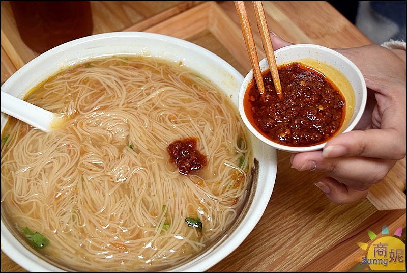 有糊同享|台中好吃麵線一吃成主顧!雞湯麵線糊料好實在大人小孩都愛，清新裝潢有質感