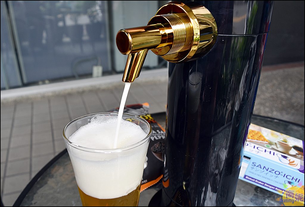 夏日涼爽好物【日本Green House】 啤酒泡泡機。罐裝啤酒1秒變成生啤酒美味好玩又神奇!