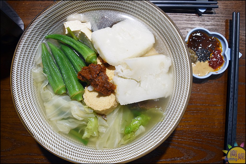 勤美商圈平價蔬食拉麵式滷味【饗蔬職人】台韓日泰湯頭搭配異國風調味醬。讓人驚豔的素食滷味