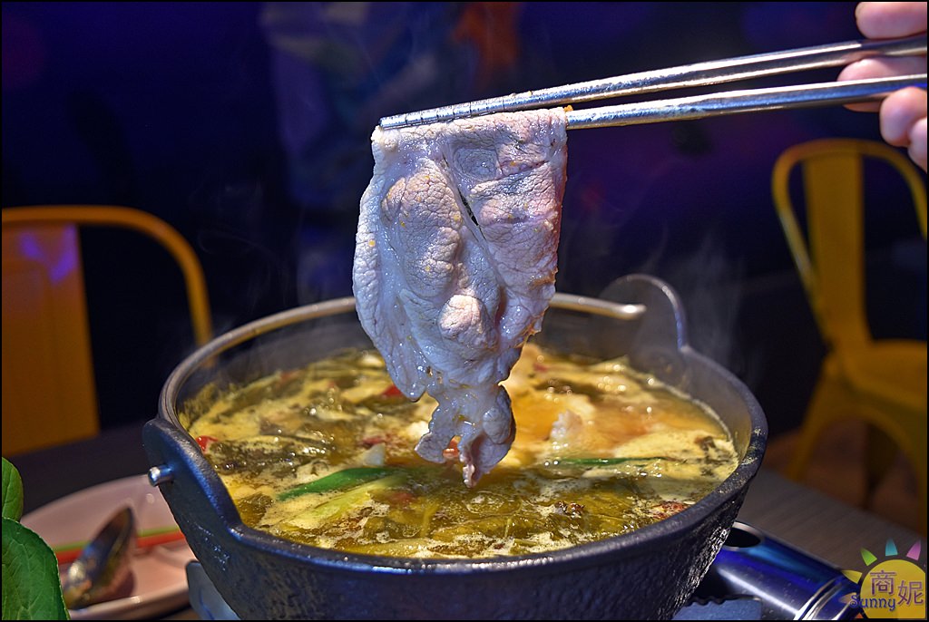 全台唯一皇帝魚火鍋烤魚。水貨炭火烤魚。四川老罈酸菜火鍋驚豔上市無敵好吃!