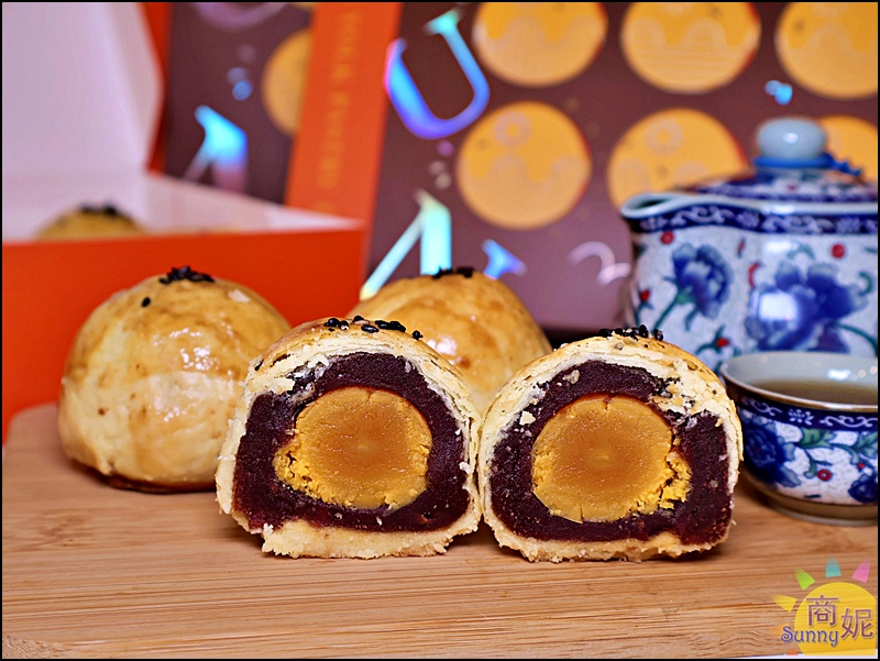 法布甜蛋黃酥切面,酥皮香脆、蛋黃飽滿的中秋送禮首選