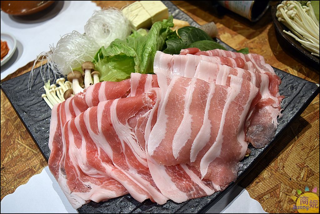 日本京都豬肉涮涮鍋吃到飽。豚しゃぶ英京都四条烏丸店。好吃平價服務超讚
