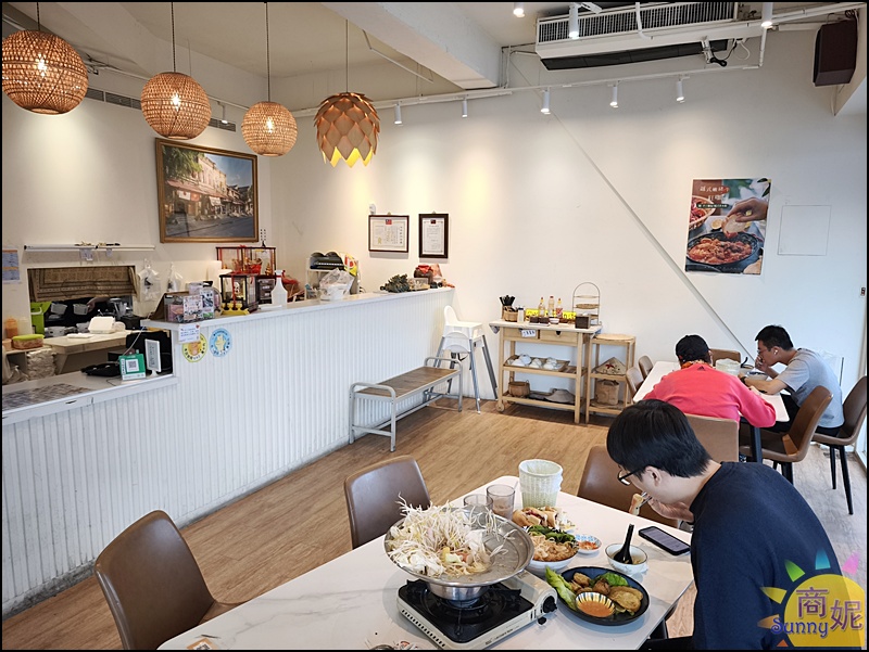 越好吃越南料理|台中美食超浮誇推推鍋上桌驚呆!!必點叻沙雙魚河粉、炸魚麵包，份量十足高CP值大里人氣越式料理