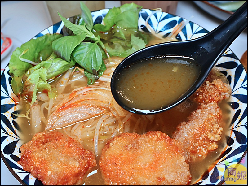 越好吃越南料理|台中美食超浮誇推推鍋上桌驚呆!!必點叻沙雙魚河粉、炸魚麵包,份量十足高CP值大里人氣越式料理 越好吃越南料理|台中美食超浮誇推推鍋上桌驚呆!!必點叻沙雙魚河粉、炸魚麵包,份量十足高CP值大里人氣越式料理