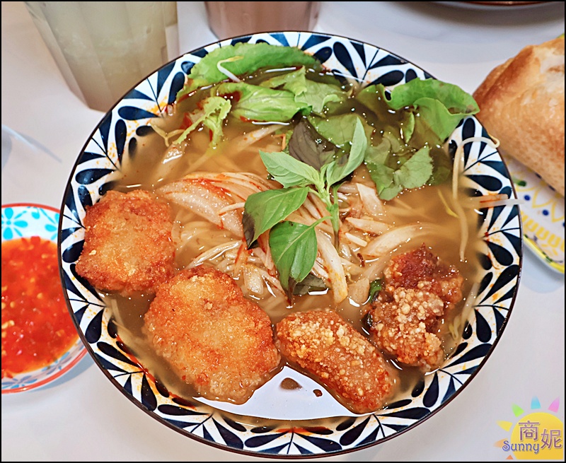 越好吃越南料理|台中美食超浮誇推推鍋上桌驚呆!!必點叻沙雙魚河粉、炸魚麵包,份量十足高CP值大里人氣越式料理 越好吃越南料理|台中美食超浮誇推推鍋上桌驚呆!!必點叻沙雙魚河粉、炸魚麵包,份量十足高CP值大里人氣越式料理