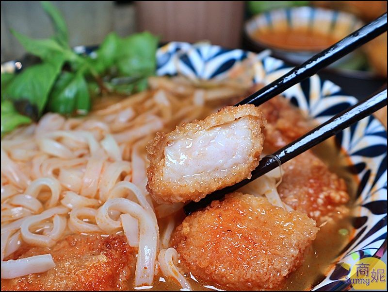 越好吃越南料理|台中美食超浮誇推推鍋上桌驚呆!!必點叻沙雙魚河粉、炸魚麵包，份量十足高CP值大里人氣越式料理