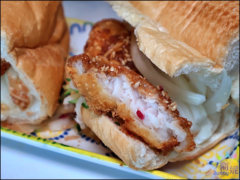 越好吃越南料理|台中美食超浮誇推推鍋上桌驚呆!!必點叻沙雙魚河粉、炸魚麵包，份量十足高CP值大里人氣越式料理