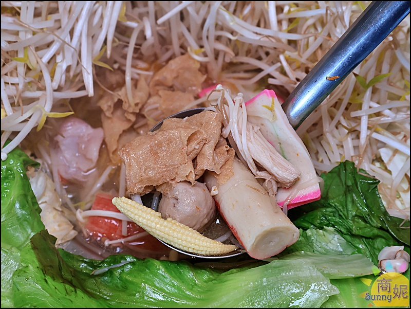 越好吃越南料理|台中美食超浮誇推推鍋上桌驚呆!!必點叻沙雙魚河粉、炸魚麵包，份量十足高CP值大里人氣越式料理