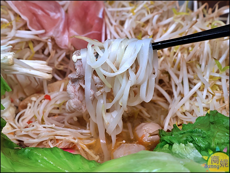 越好吃越南料理|台中美食超浮誇推推鍋上桌驚呆!!必點叻沙雙魚河粉、炸魚麵包,份量十足高CP值大里人氣越式料理 越好吃越南料理|台中美食超浮誇推推鍋上桌驚呆!!必點叻沙雙魚河粉、炸魚麵包,份量十足高CP值大里人氣越式料理