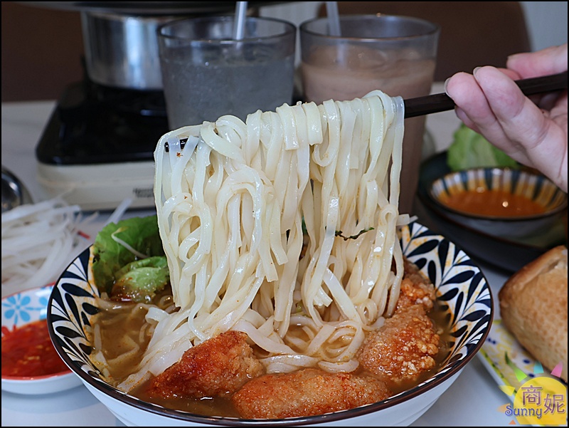 越好吃越南料理|台中美食超浮誇推推鍋上桌驚呆!!必點叻沙雙魚河粉、炸魚麵包,份量十足高CP值大里人氣越式料理 越好吃越南料理|台中美食超浮誇推推鍋上桌驚呆!!必點叻沙雙魚河粉、炸魚麵包,份量十足高CP值大里人氣越式料理
