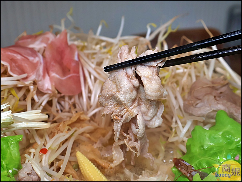 越好吃越南料理|台中美食超浮誇推推鍋上桌驚呆!!必點叻沙雙魚河粉、炸魚麵包，份量十足高CP值大里人氣越式料理