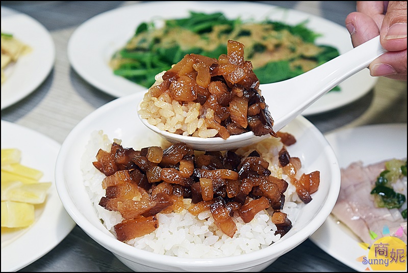 玉堂春魯肉飯| 台中好吃滷肉飯金黃滷肉滿滿膠質卻不油膩，網路千則好評麵食小菜湯品都有水準