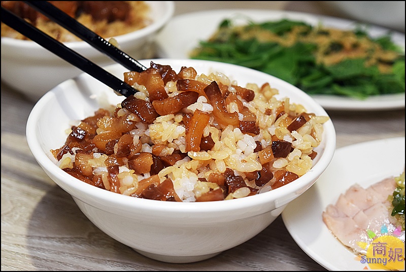 玉堂春魯肉飯| 台中好吃滷肉飯金黃滷肉滿滿膠質卻不油膩，網路千則好評麵食小菜湯品都有水準