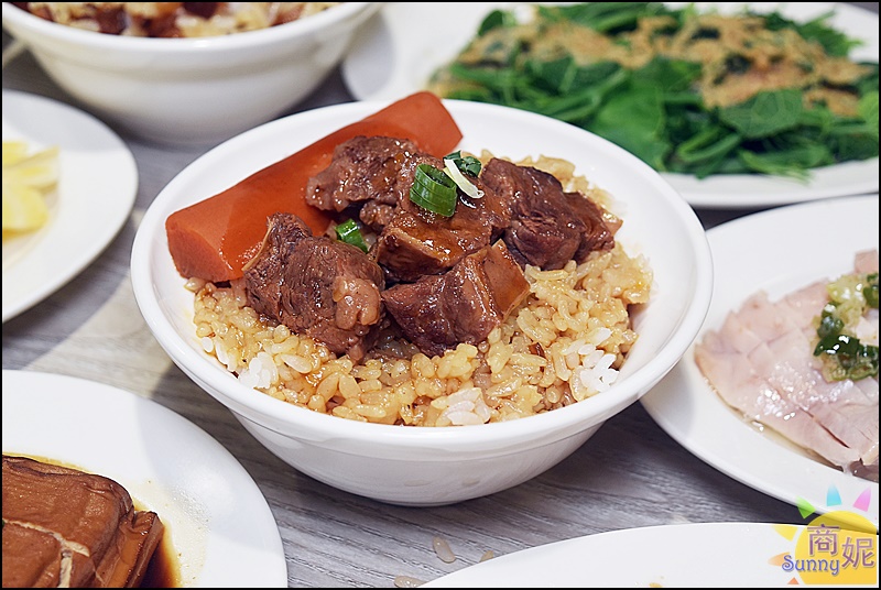 玉堂春魯肉飯| 台中好吃滷肉飯金黃滷肉滿滿膠質卻不油膩，網路千則好評麵食小菜湯品都有水準