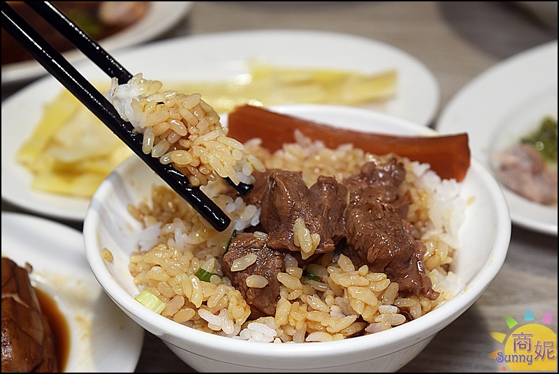 玉堂春魯肉飯| 台中好吃滷肉飯金黃滷肉滿滿膠質卻不油膩，網路千則好評麵食小菜湯品都有水準