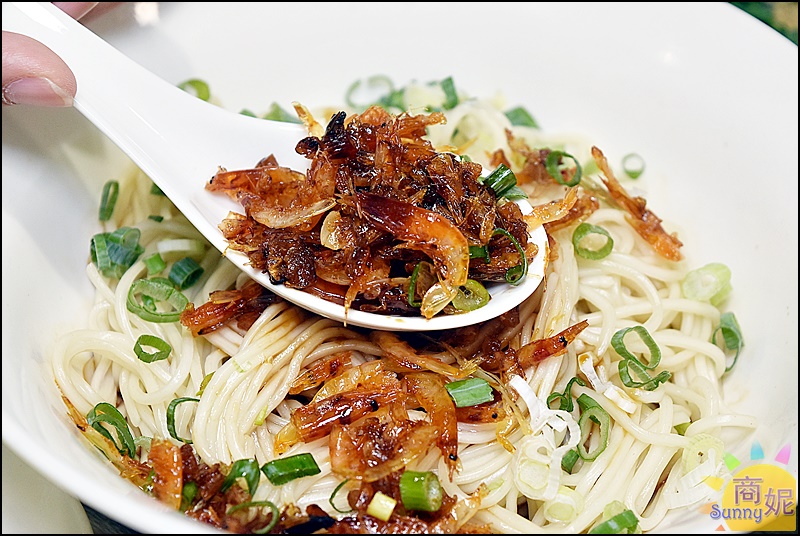 玉堂春魯肉飯| 台中好吃滷肉飯金黃滷肉滿滿膠質卻不油膩，網路千則好評麵食小菜湯品都有水準