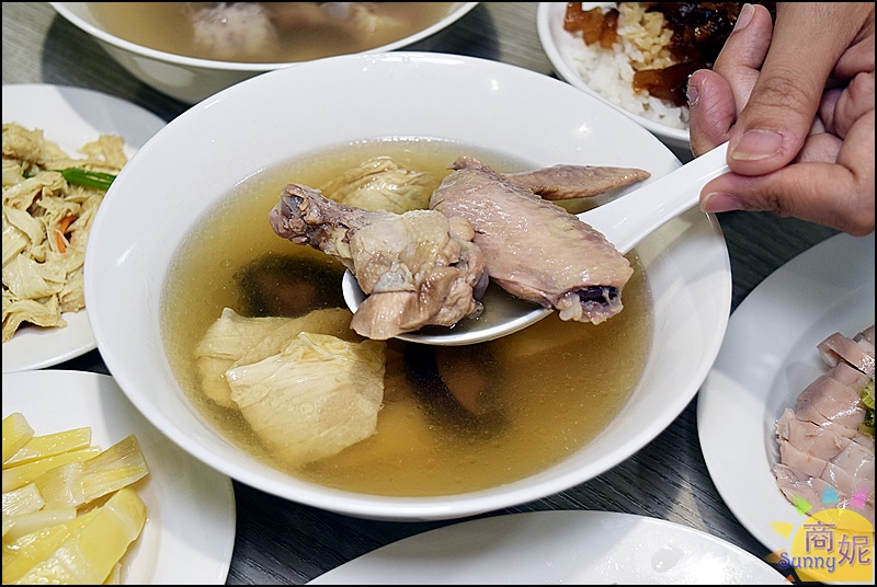 玉堂春魯肉飯| 台中好吃滷肉飯金黃滷肉滿滿膠質卻不油膩，網路千則好評麵食小菜湯品都有水準