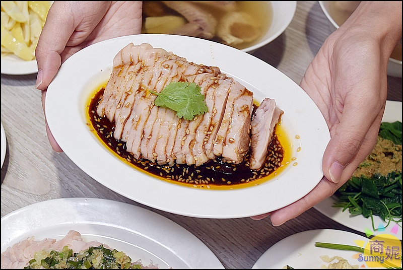 玉堂春魯肉飯| 台中好吃滷肉飯金黃滷肉滿滿膠質卻不油膩，網路千則好評麵食小菜湯品都有水準