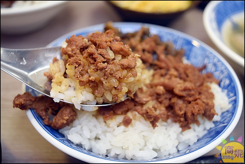 林記飯館北平店|台中好吃滷肉飯平價版鬍鬚張高cp值!軟嫩滷肉肥瘦自己選.連湯品小菜都很強