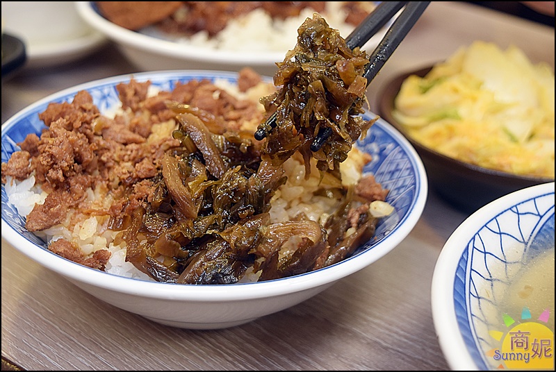 林記飯館北平店|台中好吃滷肉飯平價版鬍鬚張高cp值!軟嫩滷肉肥瘦自己選.連湯品小菜都很強