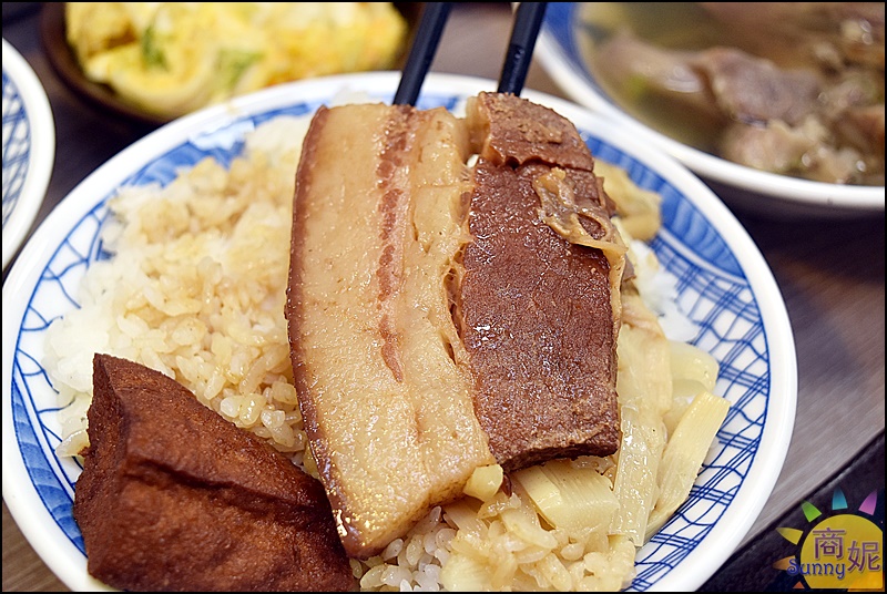 林記飯館北平店|台中好吃滷肉飯平價版鬍鬚張高cp值!軟嫩滷肉肥瘦自己選.連湯品小菜都很強