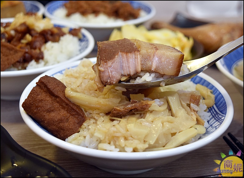 林記飯館北平店|台中好吃滷肉飯平價版鬍鬚張高cp值!軟嫩滷肉肥瘦自己選.連湯品小菜都很強