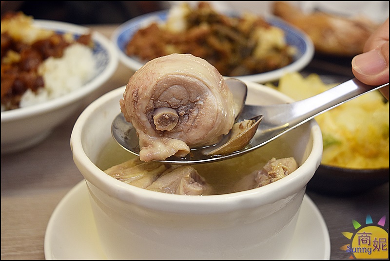 林記飯館北平店|台中好吃滷肉飯平價版鬍鬚張高cp值!軟嫩滷肉肥瘦自己選.連湯品小菜都很強