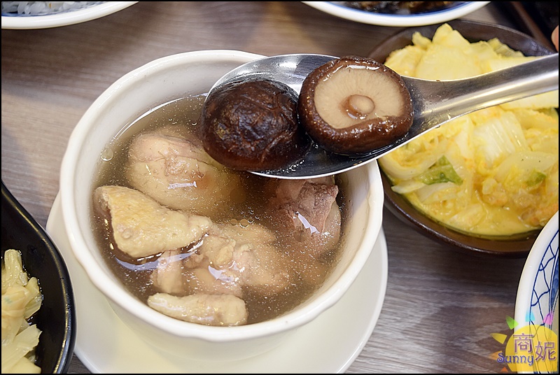 林記飯館北平店|台中好吃滷肉飯平價版鬍鬚張高cp值!軟嫩滷肉肥瘦自己選.連湯品小菜都很強