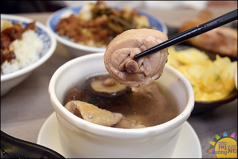 林記飯館北平店|台中好吃滷肉飯平價版鬍鬚張高cp值!軟嫩滷肉肥瘦自己選.連湯品小菜都很強