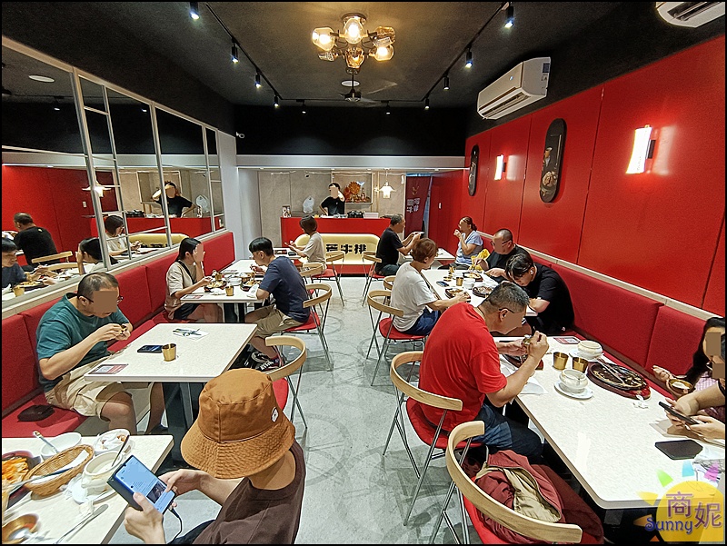 豐芳牛排|台中平價牛排生力軍!免服務費吃飽喝足不到200元.附濃湯菠蘿麵包還有飲料霜淇淋吃到飽