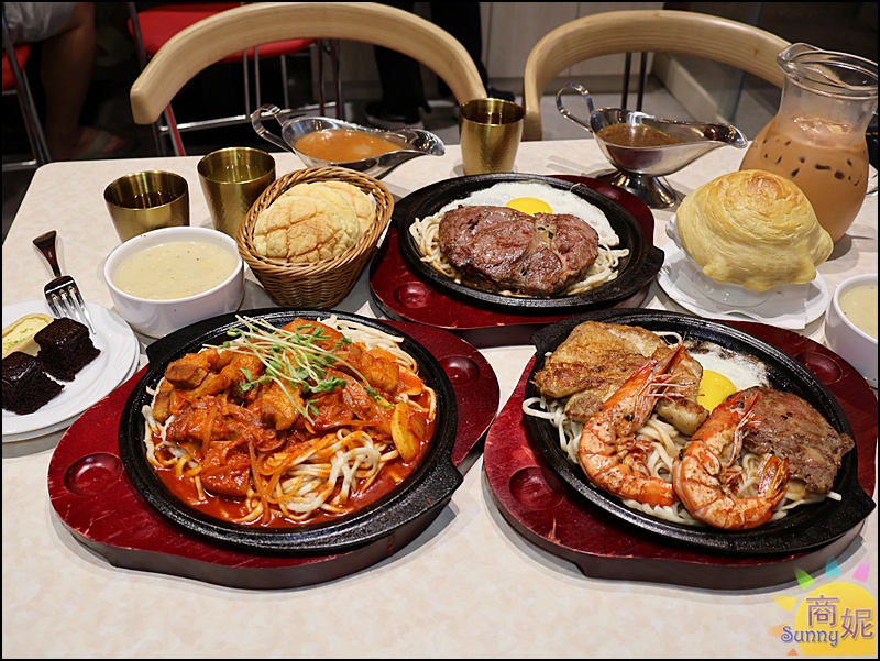 豐芳牛排|台中平價牛排生力軍!免服務費吃飽喝足不到200元.附濃湯菠蘿麵包還有飲料霜淇淋吃到飽