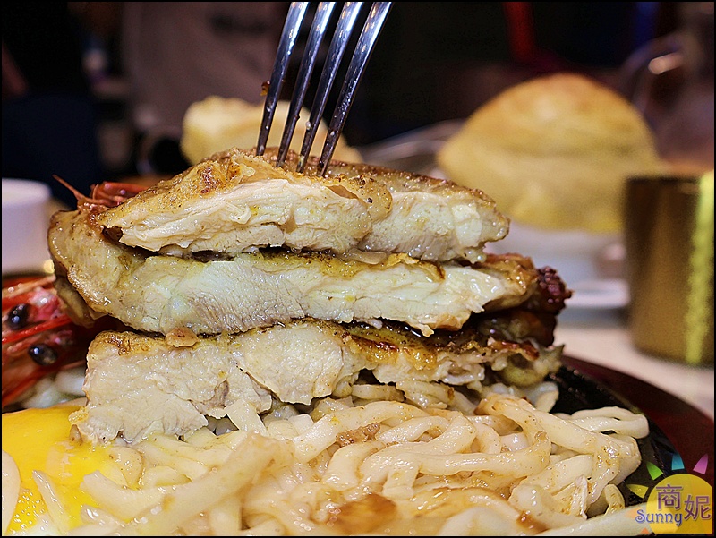 豐芳牛排|台中平價牛排生力軍!免服務費吃飽喝足不到200元.附濃湯菠蘿麵包還有飲料霜淇淋吃到飽