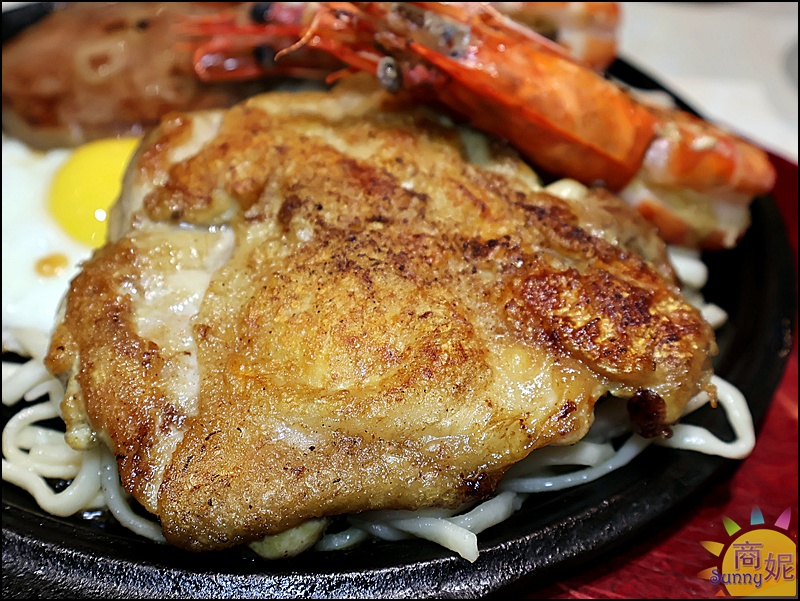 豐芳牛排|台中平價牛排生力軍!免服務費吃飽喝足不到200元.附濃湯菠蘿麵包還有飲料霜淇淋吃到飽