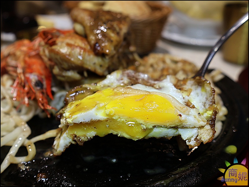 豐芳牛排|台中平價牛排生力軍!免服務費吃飽喝足不到200元.附濃湯菠蘿麵包還有飲料霜淇淋吃到飽